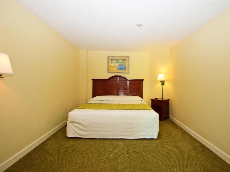 1 Bedroom 1 Bath Oceanfront Condo with 1 King, Sleeper Sofa and Wall Bed - T23 image 4
