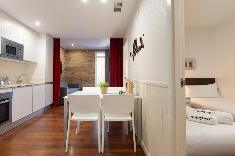 Enjoybcn Gaudi Apartments - image 2