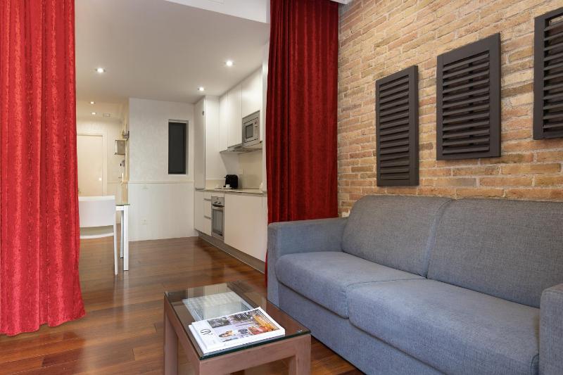 Enjoybcn Gaudi Apartments - image 6