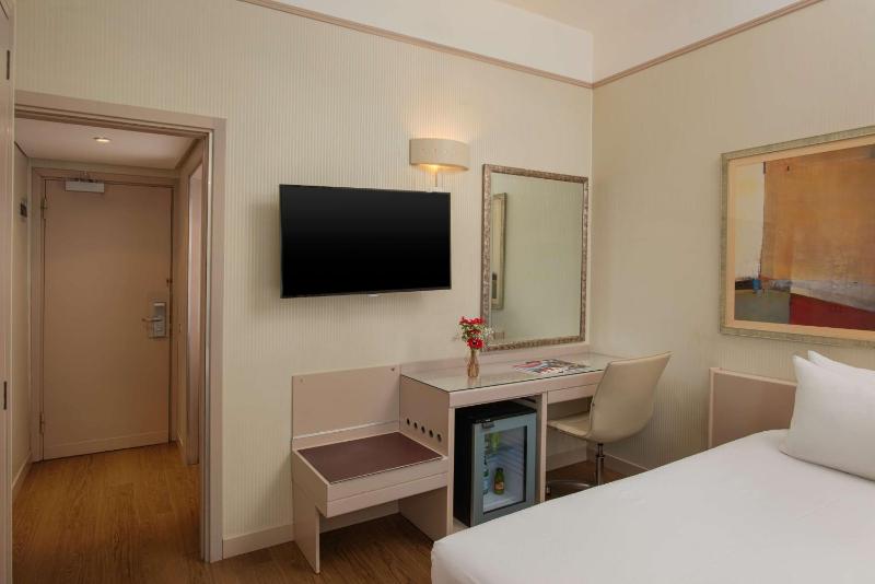Standard Single Room image 3