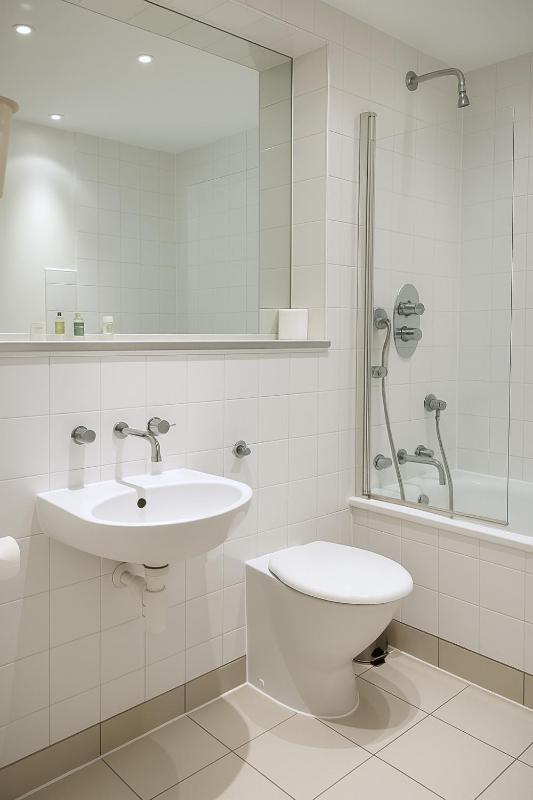 One-Bedroom Apartment - Featherstone Street image 1