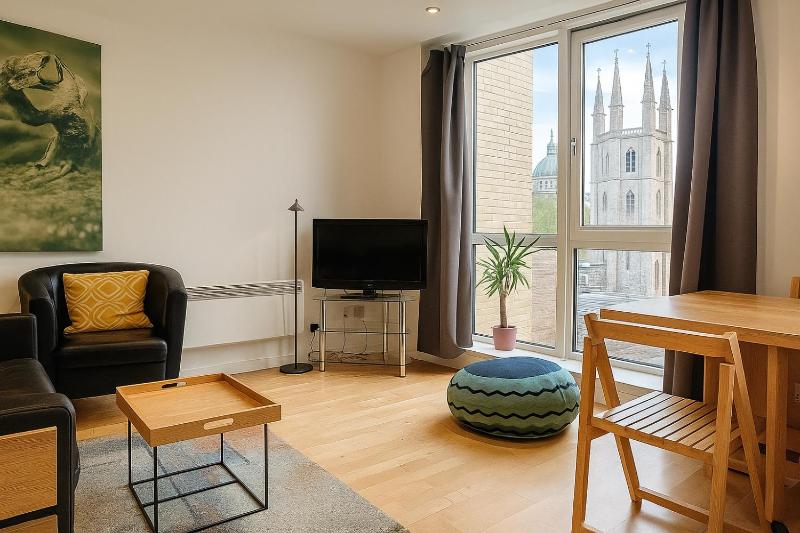 One-Bedroom Apartment-Cock lane, EC1A  image 4