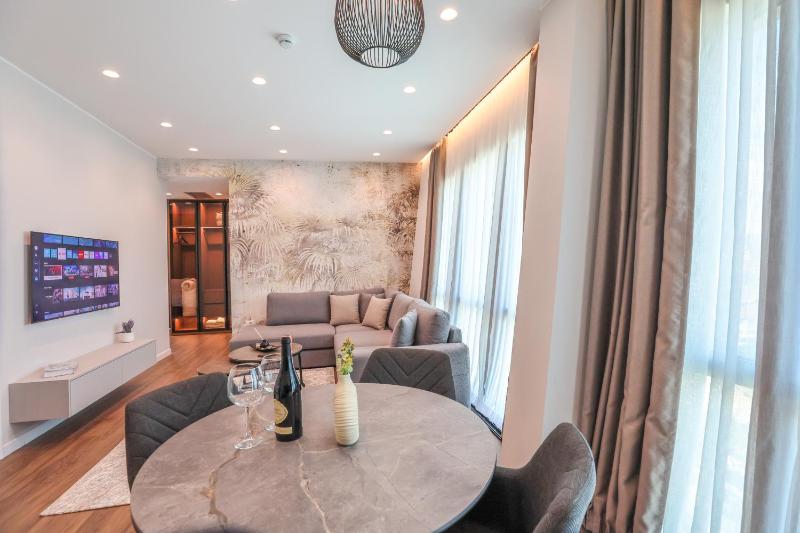 Meridian Luxury Apartments - image 2