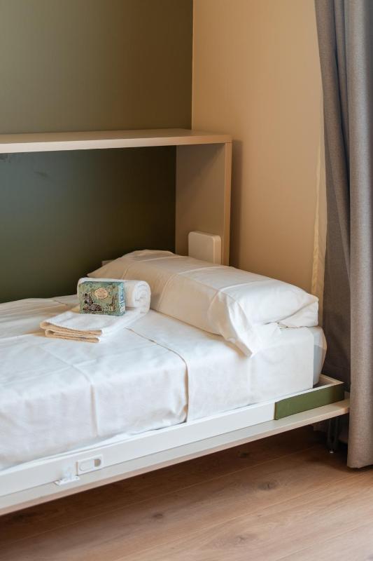 Superior Triple Room image 4