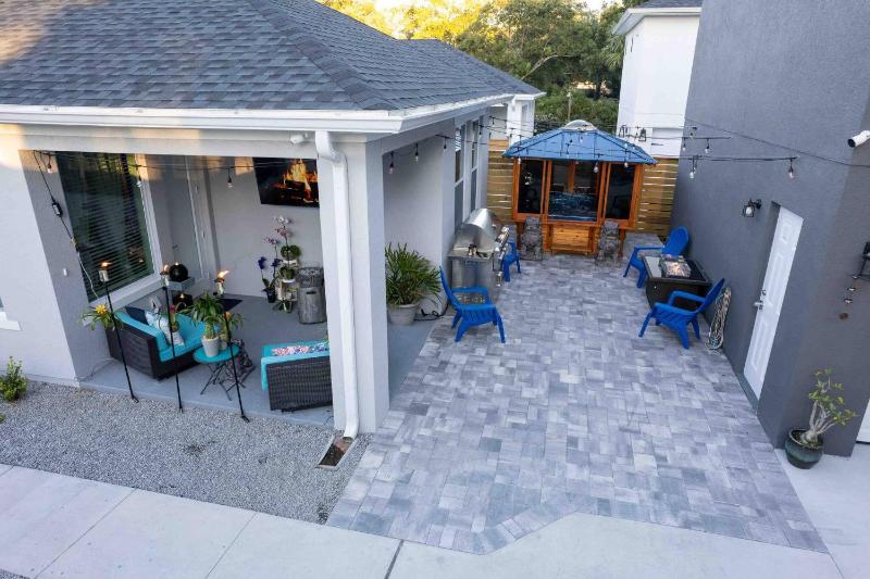 Downtown Orlando’s Modern Zen Home with Hot Tub - image 9
