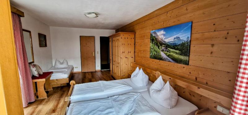 Double Room with Extra Bed image 2