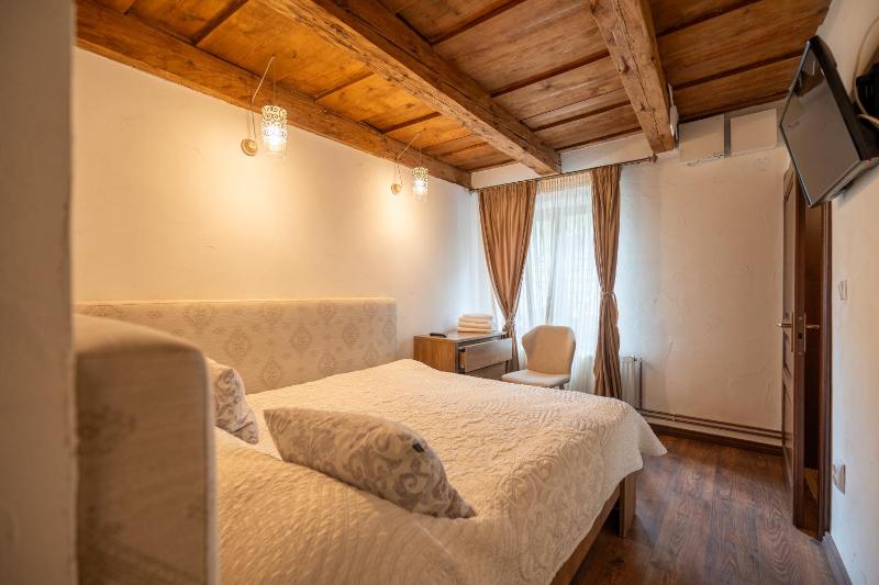 Two-Bedroom Apartment - Annex Building image 4