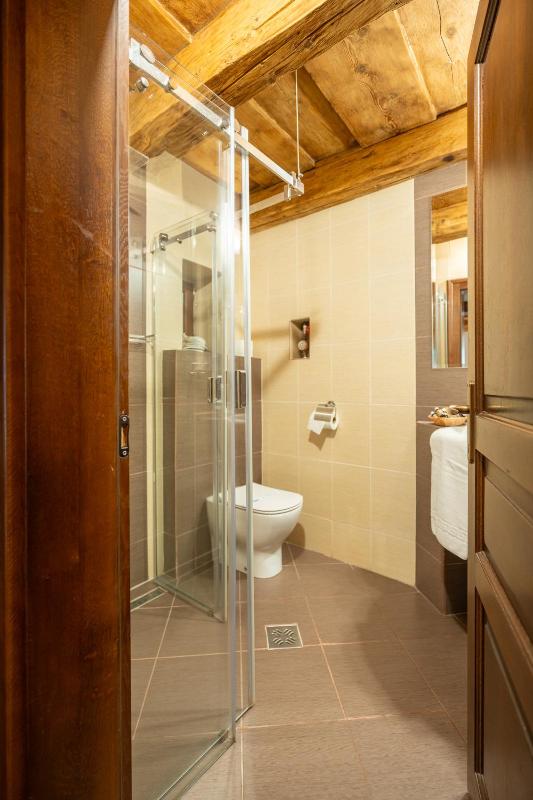 Two-Bedroom Apartment - Annex Building image 2