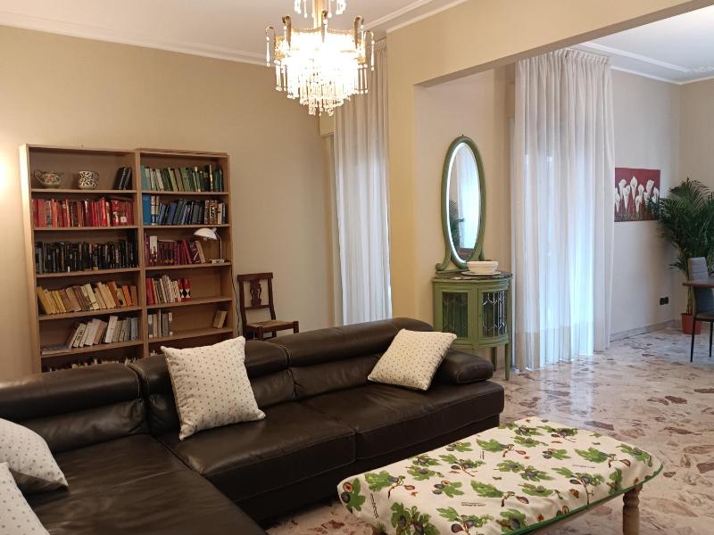 Maison Debora With Parking - Large Apartment for Friends and Families - image 10