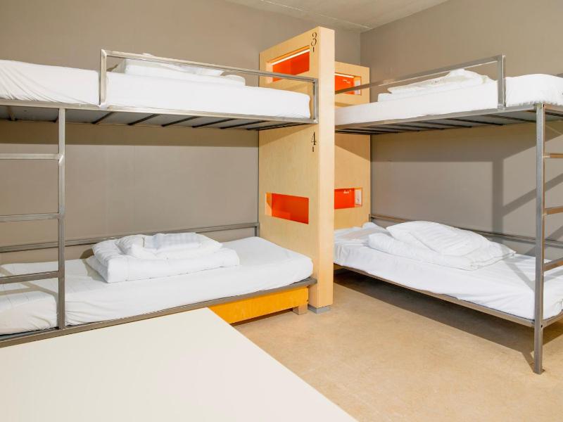 Single Bed in 4-Bed Mixed Dormitory Room image 1