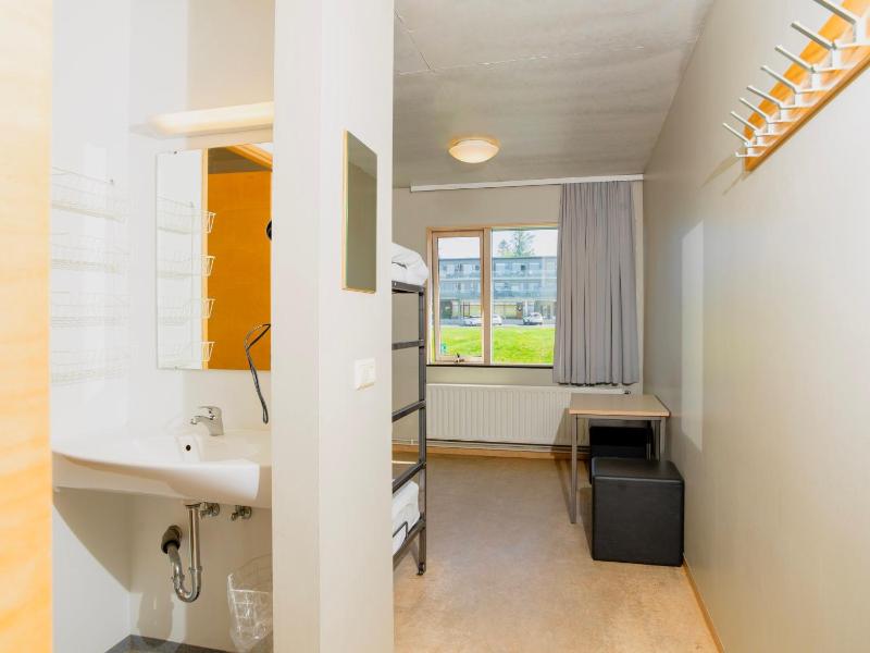 Single Bed in 4-Bed Mixed Dormitory Room image 4