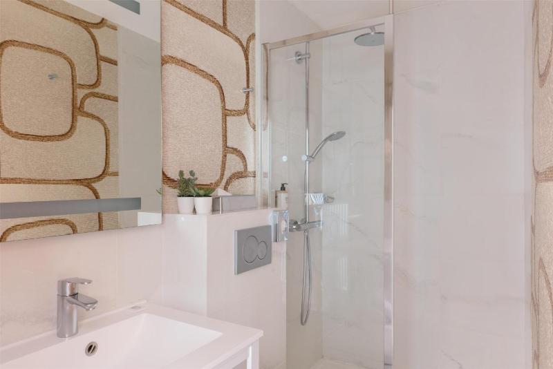 Queen Suite image 2