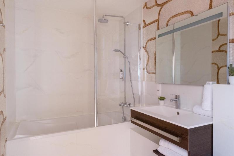 Queen Suite image 3