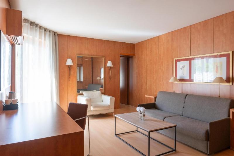 Queen Suite image 1