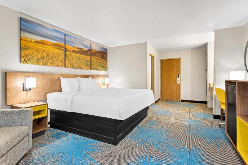 King Room - Non-Smoking image 3
