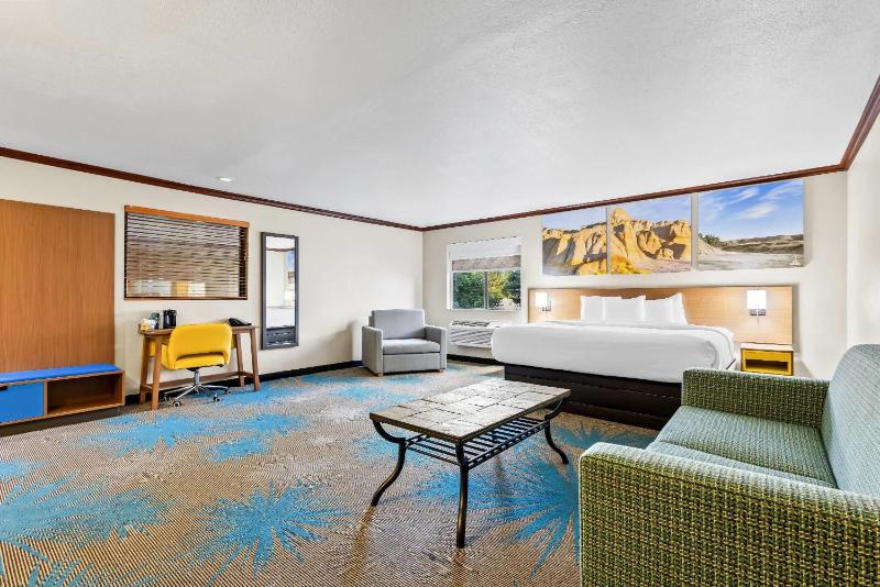 King Studio Suite - Non-Smoking image 3