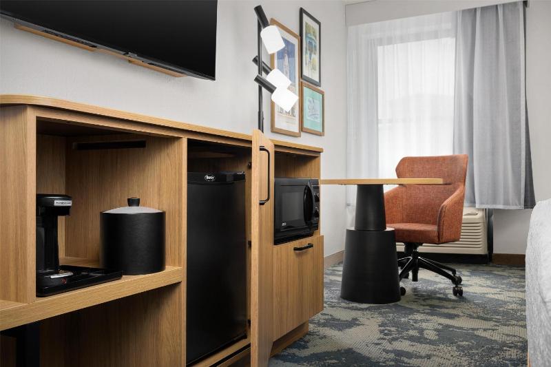 King Room with - Non-Smoking image 3