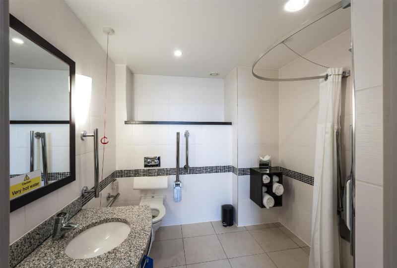 Queen Room - Mobility Access image 2