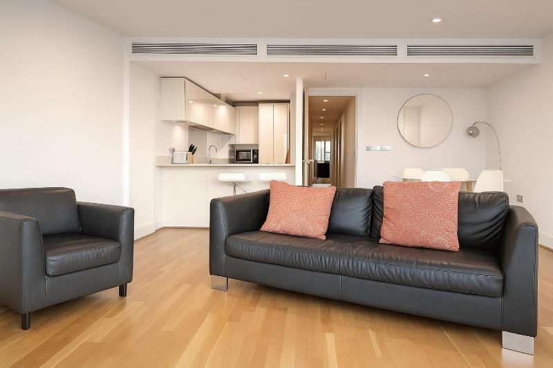 Deluxe Two-Bedroom Apartment image 3