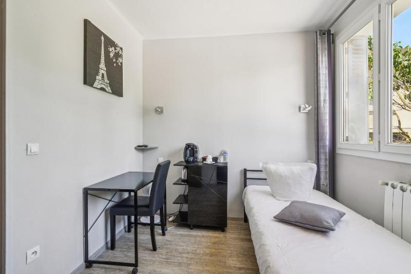 Small Single Room image 4