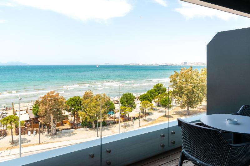 Superior Double Room with Sea View image 1