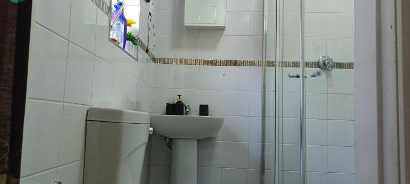 Veelux Self Catering Unit-WiFi-Netflix - image 13