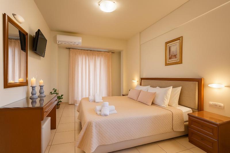 Double or Twin Room image 4