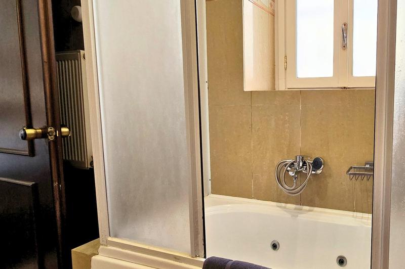 Double Room with Window - No Sea View image 2