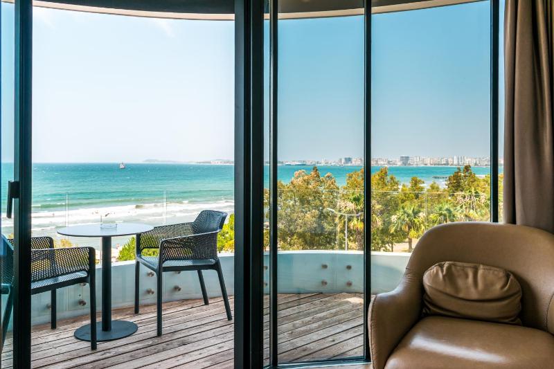 Double Room with Balcony and Sea View image 1