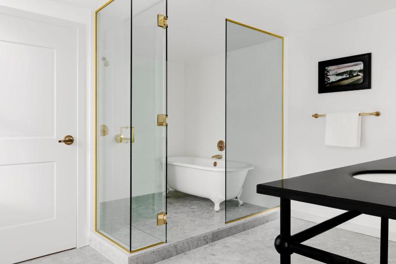 Corner Spa King Room image 1