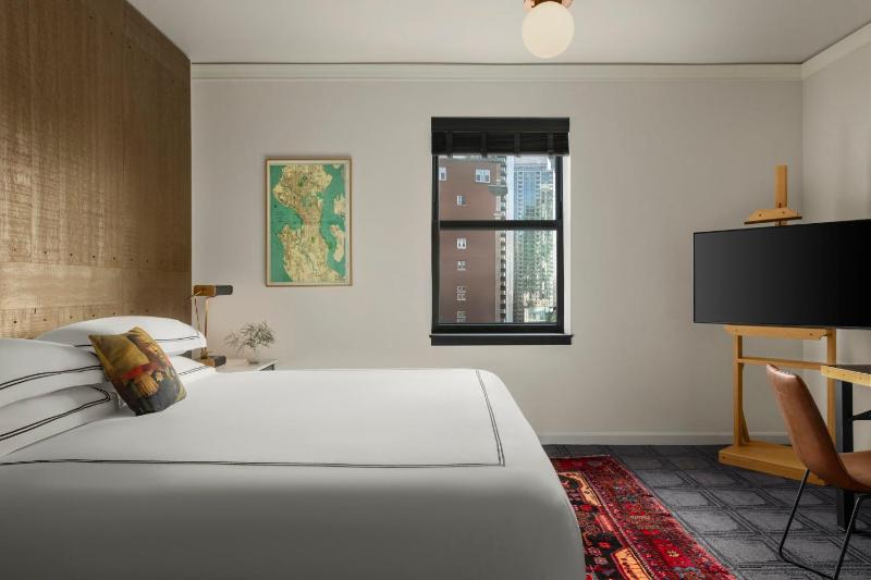 King Room image 3