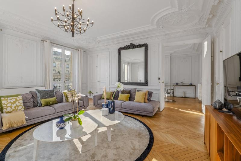 The Parisian Beauty - Ultra Luxury - image 10