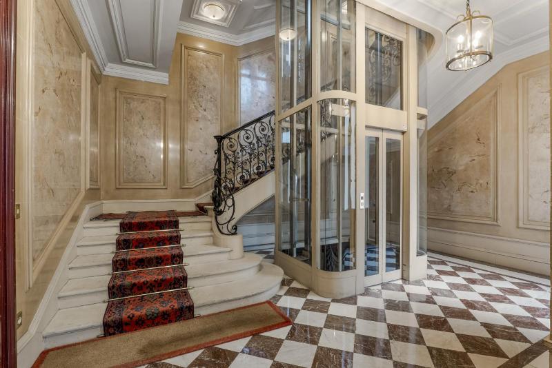 Luxury 5 Bed Residence - Opposite Arc de Triomphe - image 2