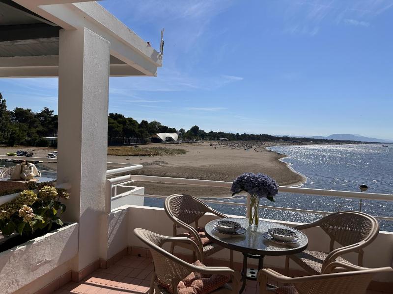 Studio with Balcony and Sea View image 2