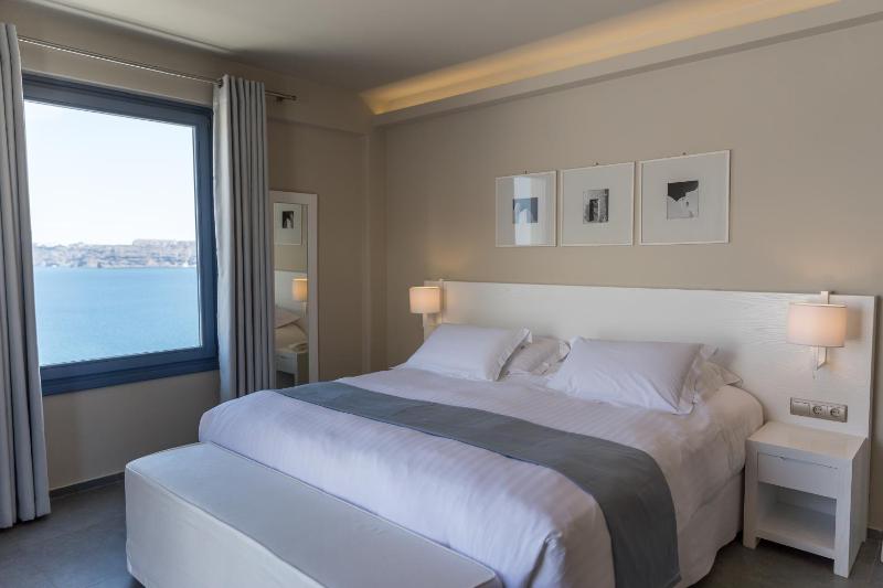 Honeymoon Suite with Caldera View image 3