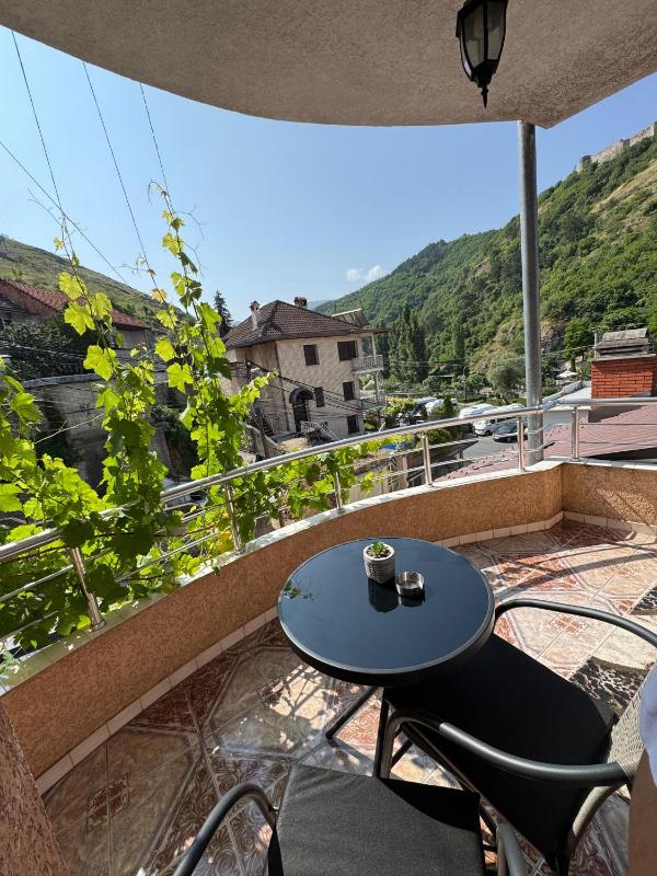 Apartment with Mountain View image 1