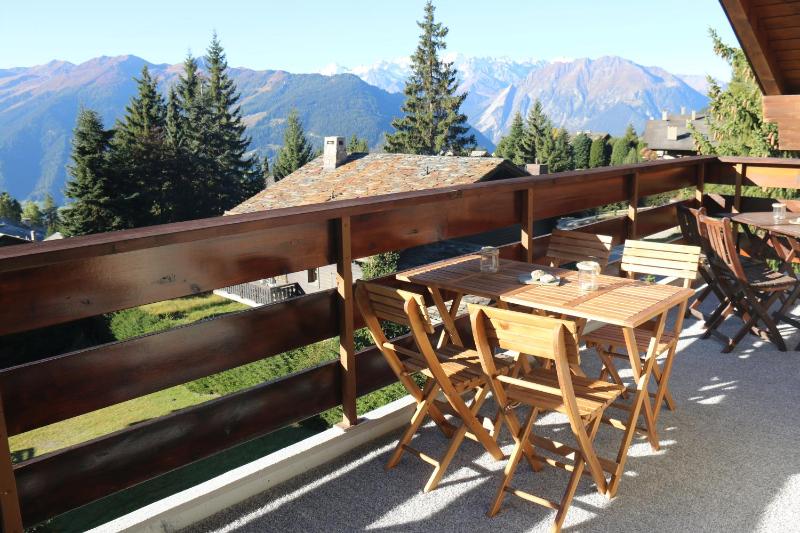 Two-Bedroom Apartment with Mountain View image 2