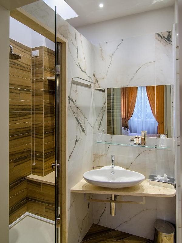 Superior Double Room image 3