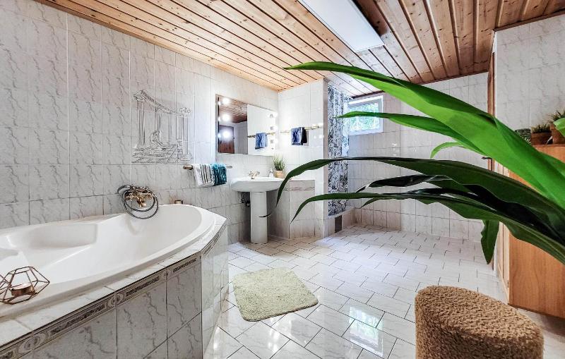 Three-Bedroom Holiday Home  image 2