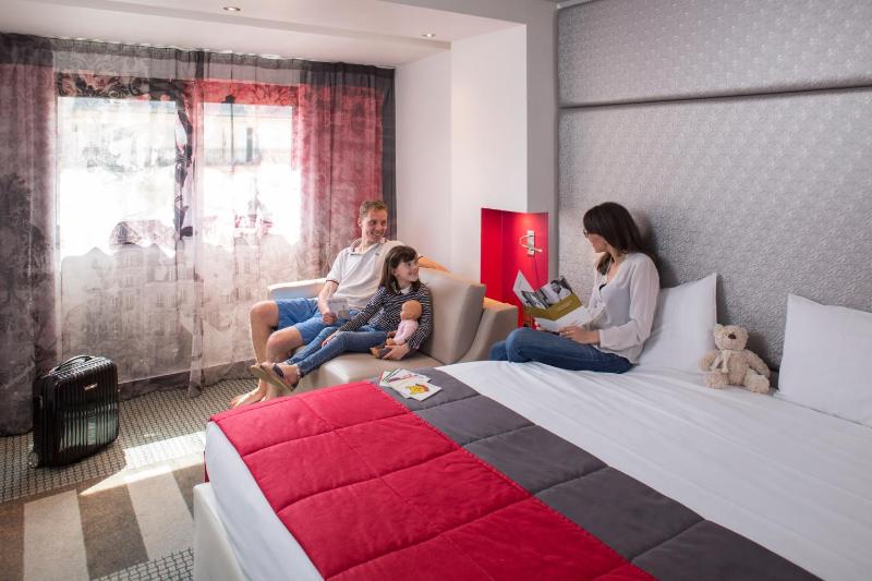 Superior King Room with Sofa Bed image 1