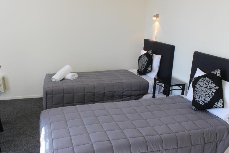 Malones Spa Motel - image 13