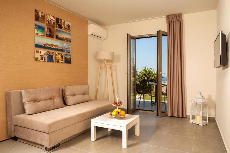 Superior One-Bedroom Apartment with Bay View image 2