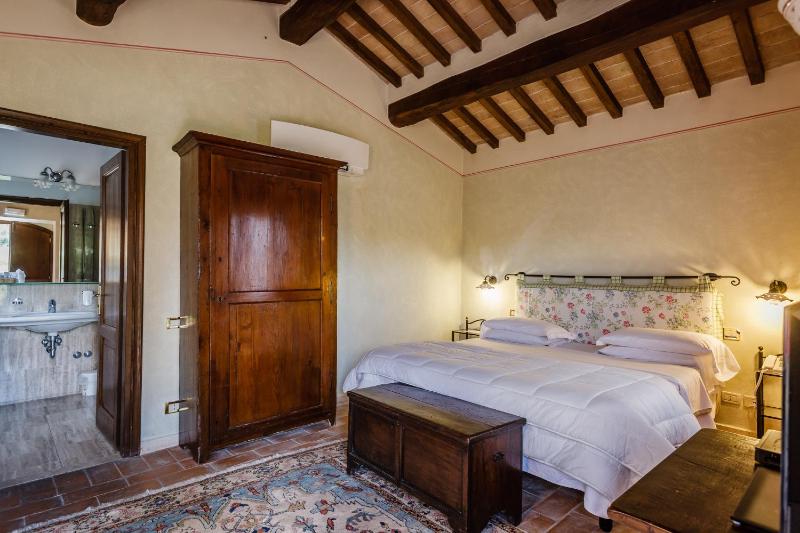 Deluxe Double Room image 2
