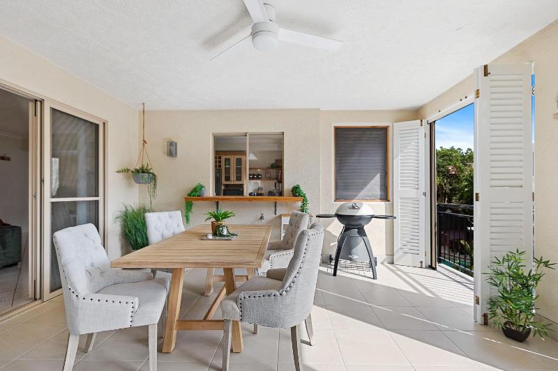 Lakeside Luxe Retreat - Pool View BBQ Spa Bath - image 15