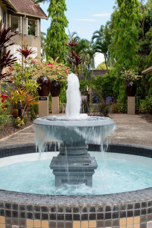 Lakeside Luxe Retreat - Pool View BBQ Spa Bath - image 2