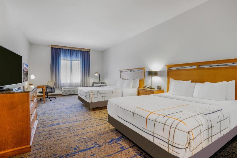 Deluxe Queen Room with Two Queen Beds image 2