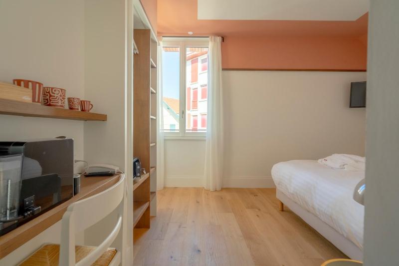Double Room with Sea View image 1