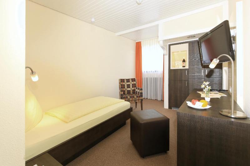 Standard Single Room image 4