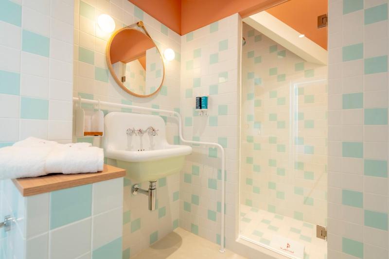 Double Room with Sea View image 3