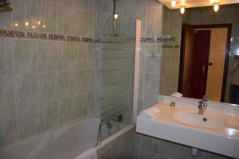 Quadruple Room with Bath image 2